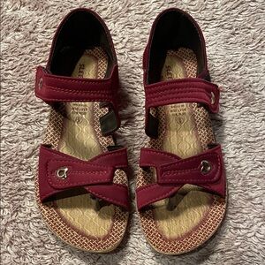 Sleek Star “Made In India” women’s Sandal - size 5